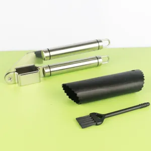 Spremiaglio in acciaio inox set da 3 pezzi con pelapatate in silicone e spazzola di pulizia.