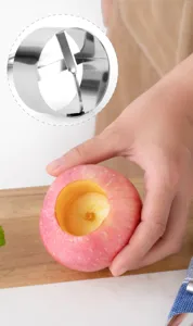Edelstahl Obst Entkerner Werkzeug für Äpfel und Birnen, Detailansicht der Kernentfernung.