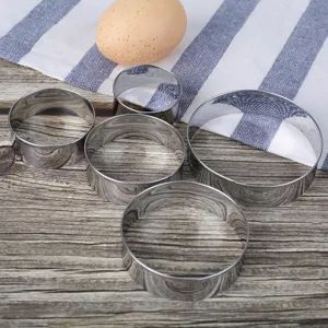 Ronde koekjessnijders van roestvrij staal, metalen bakvormen voor DIY taart en gebak.