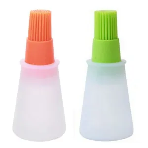 Silicone oil bottle brush set with squeeze bottle for kitchen baking and outdoor BBQ use.
