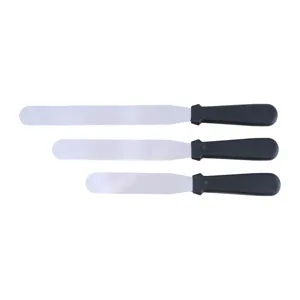 Stainless steel cake spatula set with plastic handle for baking and frosting smoothing.