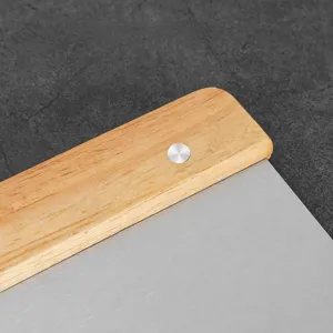 Grattoir à pâte en acier inoxydable avec manche en bois, coupe-pâte pour pâtisserie.