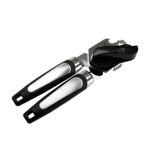 Abrelatas manual de acero inoxidable con mango ergonómico para uso práctico en cocina.