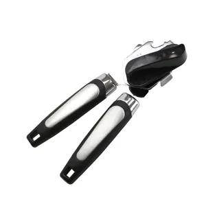 Abrelatas manual de acero inoxidable con mango ergonómico para uso en cocina.