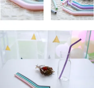 Vue détaillée de pailles en silicone colorées aux teintes pastel, souples et réutilisables.