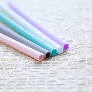Ensemble de pailles en silicone colorées, pailles réutilisables pour boissons et smoothies.