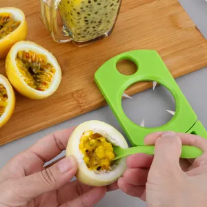 Strumento apri frutto della passione con cucchiaio per tagliare e svuotare facilmente i frutti.