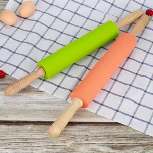 Mattarello antiaderente in silicone con manico in legno per cottura da cucina