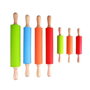 Matterello in silicone con manico in legno antiaderente strumento da forno vista principale