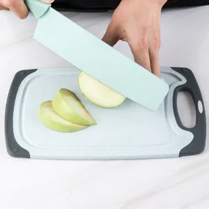 Tagliere da cucina in plastica con coltello per tagliare frutta e verdura uso domestico