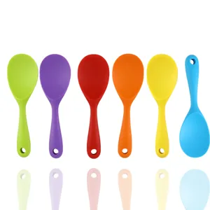 Set di cucchiai di riso in silicone colorato, utile paletta da cucina resistente.