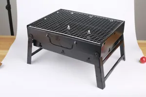 Grill au charbon de bois pliable portable pour camping en extérieur, four de barbecue noir.