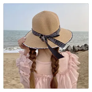 Sombrero de paja de verano plano sombrero de sol de playa con un elegante cinta negra.