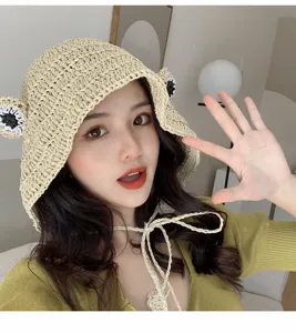 Cute frog straw sun hat for women, summer beach fisherman hat with chin strap and cute frog eyes.