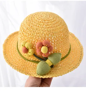 Süßer Sommer-Strohhut für Kinder mit Blumendekor, leicht, atmungsaktiv und Sonnenschutz.