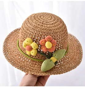 Süßer Sommer-Strohhut für Babys mit Blumendekor, leichte atmungsaktive Kinder-Sonnenhut.