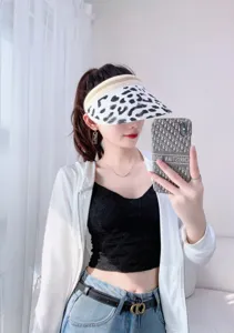 Leopard print sun visor hat for women, summer outdoor UV protection empty top straw cap.