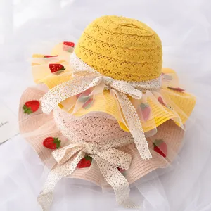 Bellissimo cappello di paglia estivo carino per bambini con decorazione fragola sole