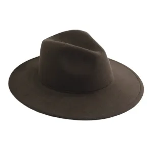 Λεπτομέρεια καπέλου fedora από καφέ μαλλί με ορατή υφή και κομψό φινίρισμα.