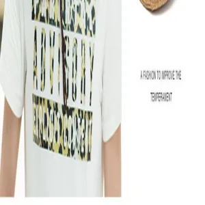 Camiseta blanca de manga corta con detalle de texto gráfico de estampado de leopardo de verano