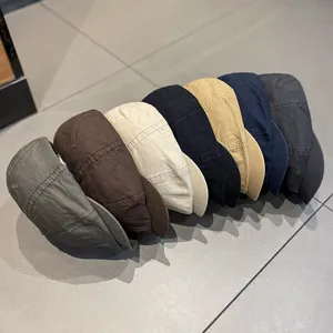 Classic retro multi-color ivy cap newsboy hat, stylish flat cap for autumn and winter outdoor wear.