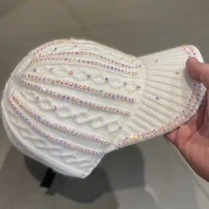 Casquette de baseball en tricot blanc pour femme, chapeau décoré de strass brillants.