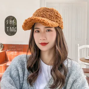 Gemütliche Teddyfleece Baseballkappe für Damen, stilvolle warme Plüschmütze im Winter.