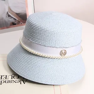 Elegante cappello a secchiello in paglia estiva da donna con perle e logo M strass vintage