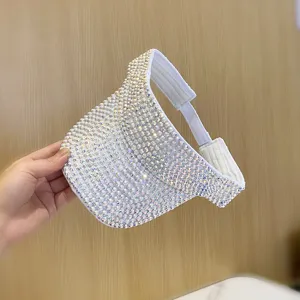 Visiera parasole estiva con strass scintillanti da donna, cappello anti-UV elegante.