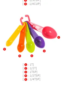 Set de cuillères et tasses à mesurer en plastique coloré pour la pâtisserie et cuisine.