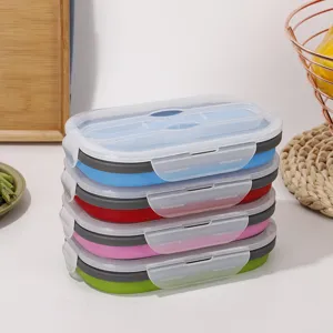 Details van opvouwbare siliconen lunchboxen gestapeld in verschillende kleuren voor draagbare maaltijden.