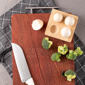 Massief houten snijplank, rechthoekig keuken hakblok voor het bereiden van vlees en groenten.