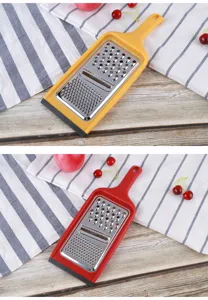 Grattugia manuale da cucina in plastica con lame in acciaio inox per tagliare facilmente.