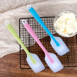 One-piece silicone spatula set, translucent baking scraper for cake cream mixing kitchen tools.