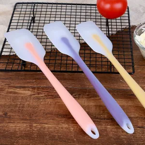 Translucent integrated silicone spatula large cake scraper for baking and kitchen pastry tools