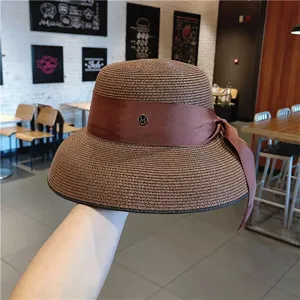 Chapeau de paille rétro style Hepburn français avec ruban marron et logo M, anti-UV.