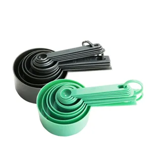 Praktisches Set aus 10 Messbechern und Messlöffeln mit Skala für Backen und Küche.