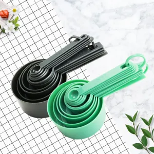 10-teiliges Messbecher und Messlöffel Set aus Kunststoff mit Skala für Küche, grau und grün