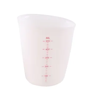 Food-grade silicone measuring cup with clear red scale markings, 500ml capacity for kitchen.