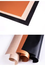 Vue détaillée des tapis de grill antiadhésifs en fibre de verre PTFE de différentes couleurs.