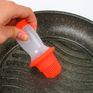 Kitchen silicone oil bottle brush with squeeze design for baking and barbecue cooking tools.