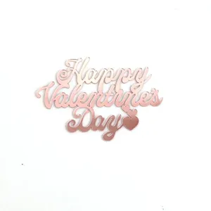 Detalle de decoración de pastel Happy Valentines Day en acrílico oro rosa, chic.