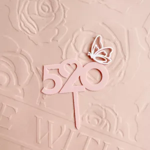 Topper per torta 520 in acrilico rosa con farfalla bianca per decorazione dolce
