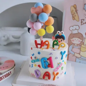 Bunte kinder geburtstag torte deko weichgummi buchstaben zahlen detailansicht design