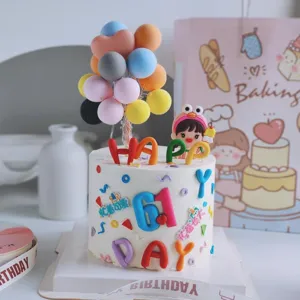 Buntes Fondant Tortenaufsatz Set mit Buchstaben für Kindergeburtstag und Party Dekoration.