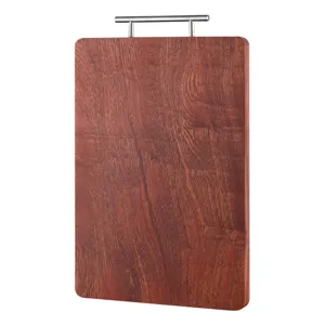 Massief houten snijplank, rechthoekige snijplank met metalen handvat voor in de keuken.