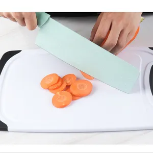 Tagliere in plastica multifunzionale per uso cucina, ceppo spesso con base antiscivolo.