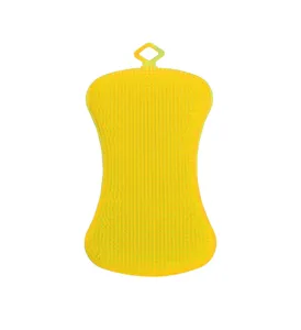 Primo piano della spazzola per piatti in silicone giallo con setole morbide e gancio per appendere.