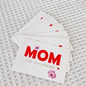 Set carte decorative cupcake festa della mamma, carta bianca con stampa MOM rossa per feste.