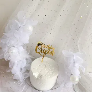Goldener Geburtstag Queen Kuchendecker mit Krone, perfekt für Feenparty Dekorationen.